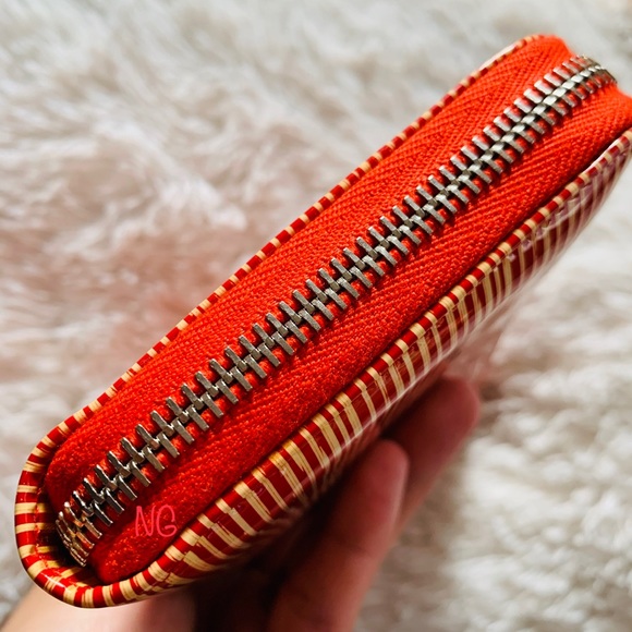 CHANEL Patent Stripped Wallet - Picture 7 of 8